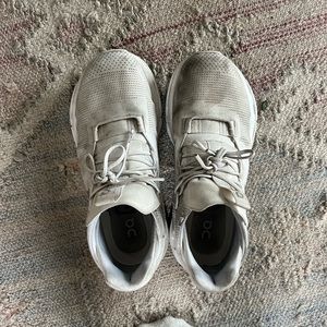 On Cloud cloudnova size 8 (worn needs bleach)
